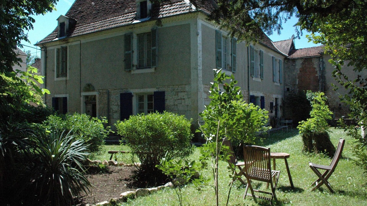 Cubjac House | Authentique gite Côté Jardin at Domaine Le Nid des Oiseaux in charming village.