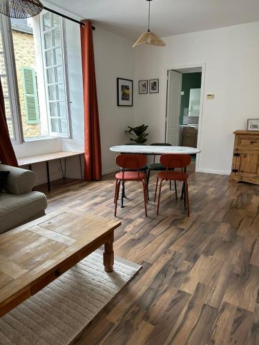 Laval Apartment | Authentique Lavallois T3 au cœur du vieux Laval
