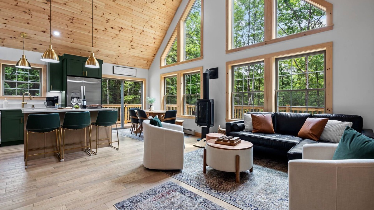 Brownfield Cabin | Autumn Escape - 4BR/2BA Cabin 15min to Conway Fire Pit Leaf-Peeping Ready