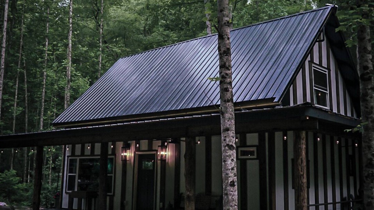 Burnt Chimney Cabin | Autumn Escape: Cozy Cabin Retreat in the Woods
