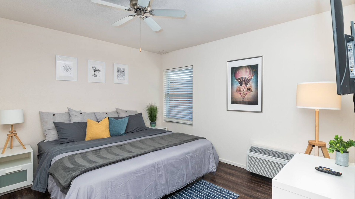 Prairie Village Apartment | Autumn Seas 1 King BR Free parking Wi-Fi and Gym access Peaceful and Comfortable