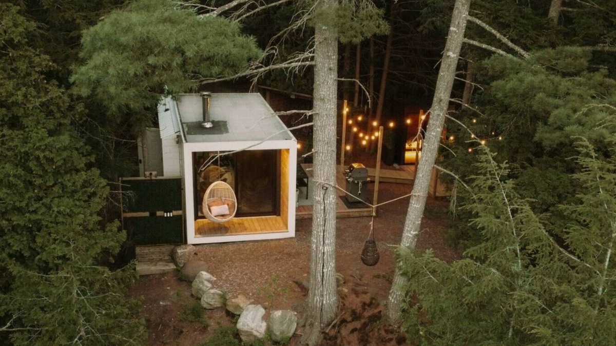 Huntsville Cabin | Aux Box Muskoka- Modern bunkie with Hot Tub