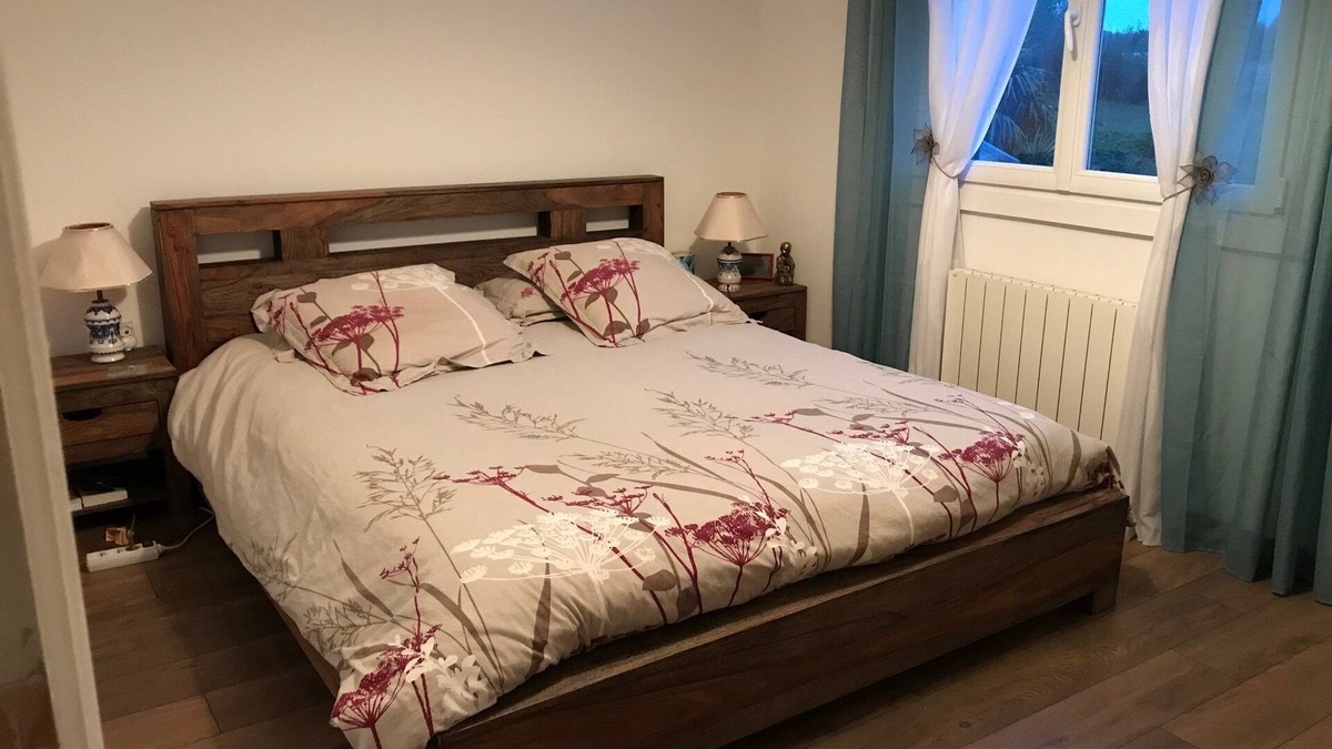 Pont-Saint-Martin House | Aux Coquelicots Sauvages, Chambres d'Hotes