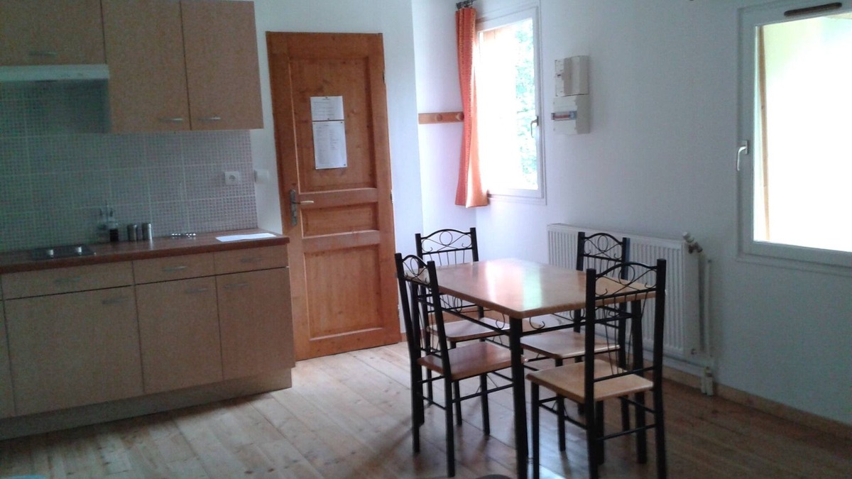 Champagnac Apartment | Aux Portes des Volcans D'auvergne, de la Rivière Dordogne et de ses Barrages