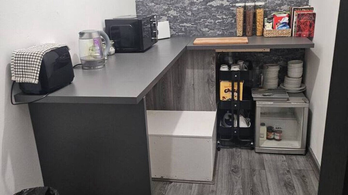 Everton Apartment | AV Space 2: Group-Friendly Stay Near Anfield Stadium