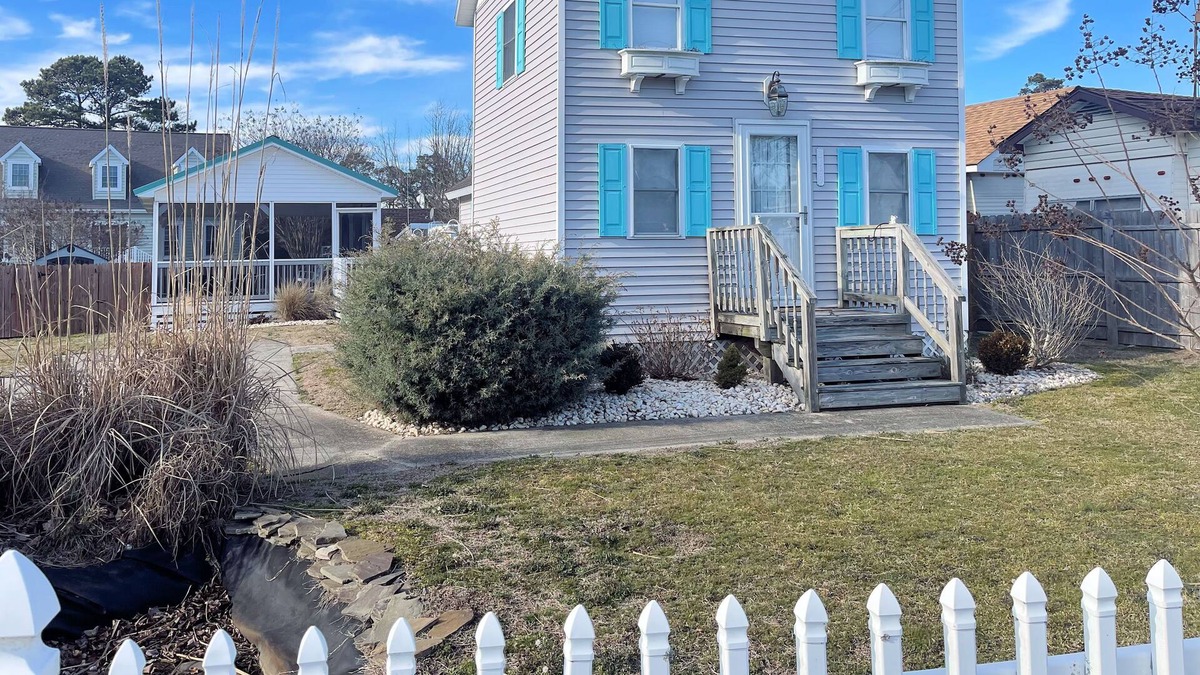 Chincoteague House | Ava's Beach Cottage -Single Family - Pet Friendly