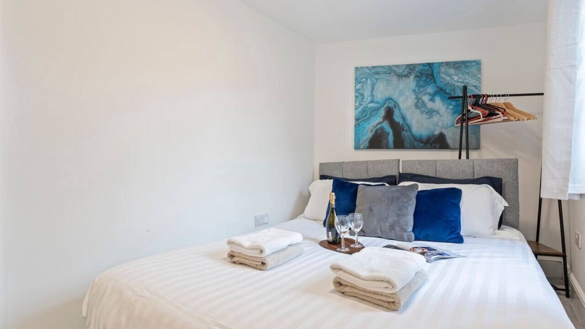 Tunstall Apartment | Ava's City Stay: Near Waterworld!