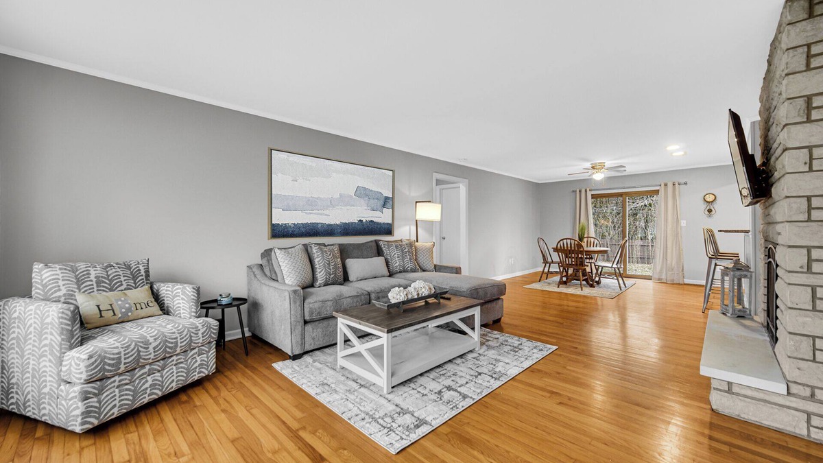 Merrillville House | AVAIL 10/7 - Merrillville condo hospitals & shops