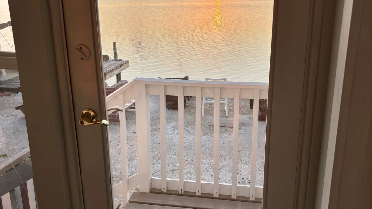 Breezeswept Beach Estates House | Avail -Jan Feb 2026 -Keys cottage, oceanfront, dock, private, fenced backyard