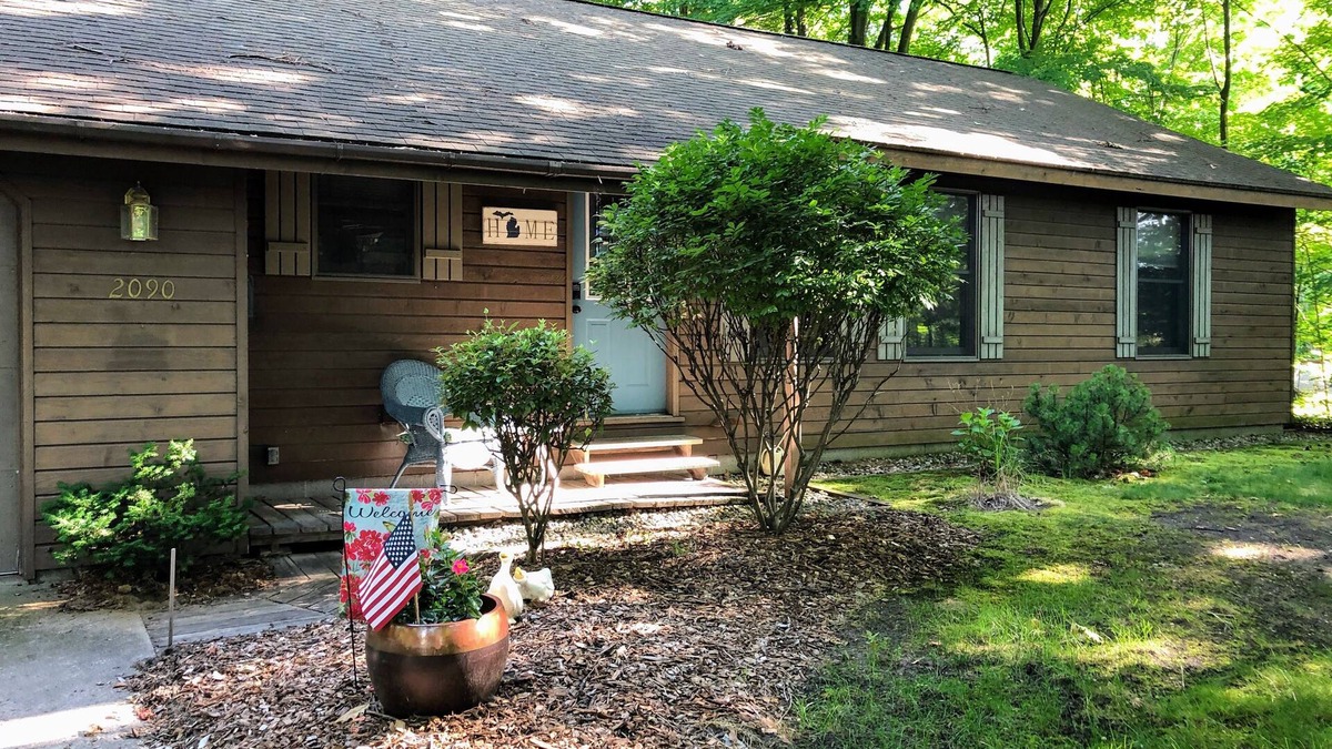 Macatawa House | AVAILABILITY ~ PEAK SEASON DATES!nLakes, Trails, Bay, Nature & Dog Friendly!