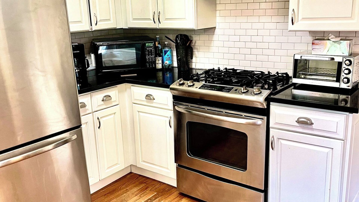 Island Station Cottage | Available by the month. Charming 2 bedroom cottage, steps to river park.