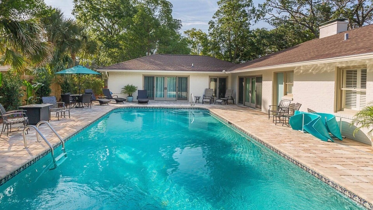 East Beach House | Available for 1-3 Month Snowbird Stay -Jan-March 2026-Send Message to Get Quote