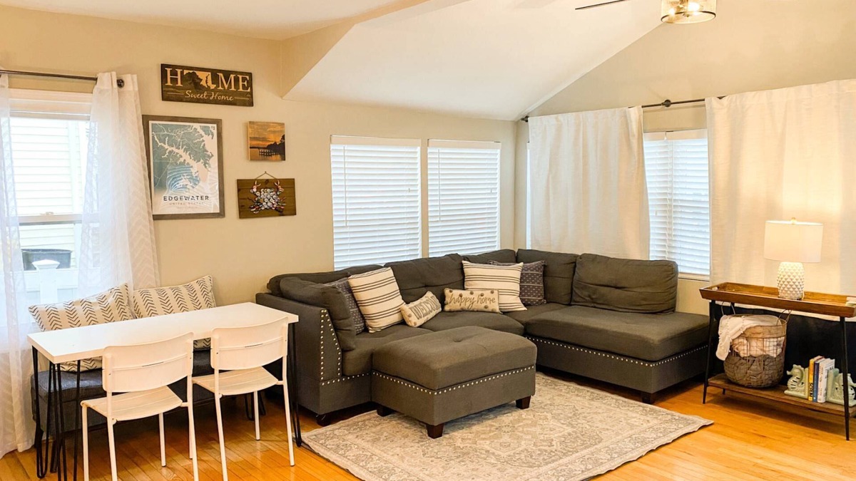 Edgewater House | Available for CW 2025 Family and Pet-friendly Edgewater cottage with hot tub in waterfront community