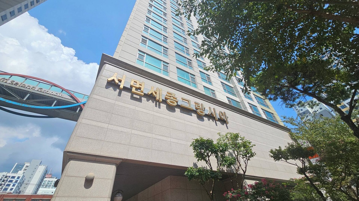 Busanjin Apartment | Available for up to 30 people 4-bedroom apartment in enchanting Busan with WiFi