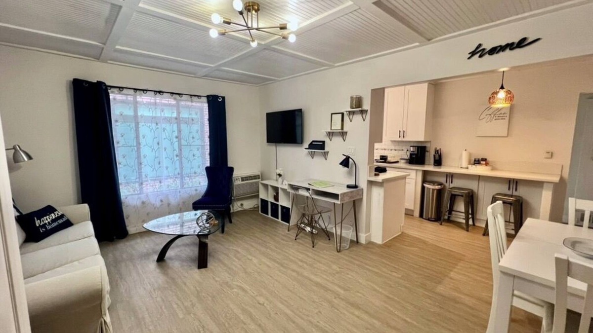 Beverly Grove Apartment | Available June 13th Weho 1+1 - Walk to Cedars-Sinai and Melrose Place