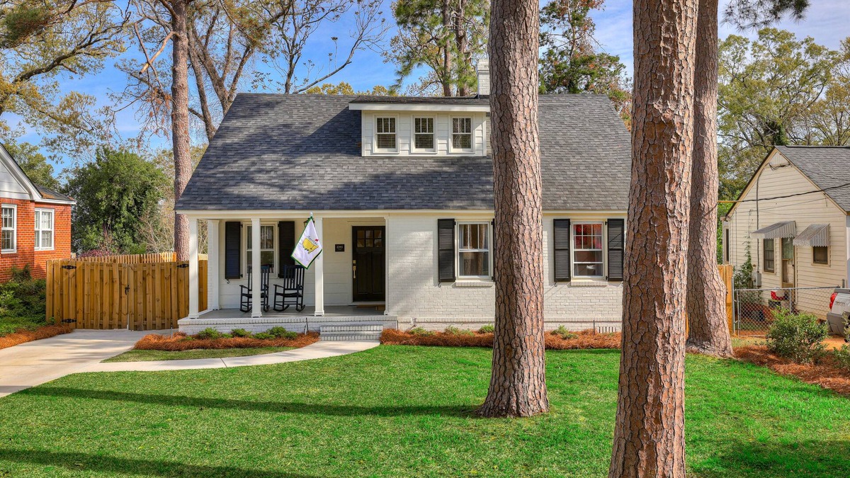 Summerville House | Available Masters 2025! On the Hill! Renovated 4Br3Ba historic neighborhood