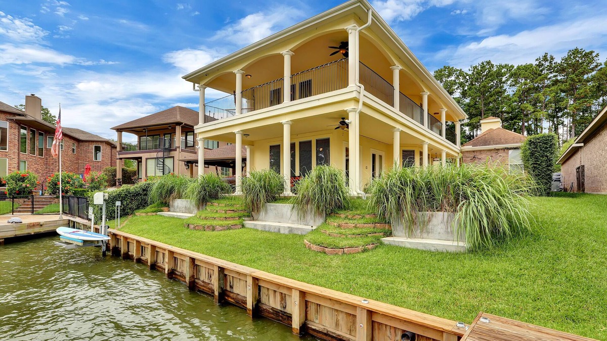 Conroe House | Available Now… this is YOUR chance to experience relaxation @ The Cove!
