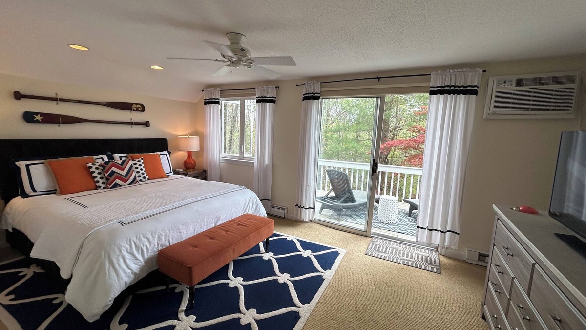 Goshen House | Available ski season 2026! 4 Bedroom 3 full bath, 10 minutes to Mohawk Moutain
