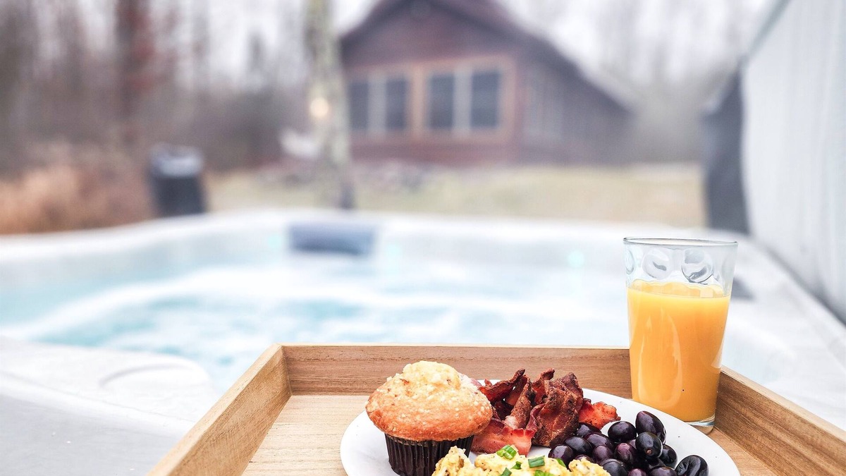 Ojibwa Cabin | Available this weekend!-Hot Tub, WIFI, King Beds