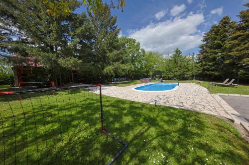 Mladenovac House | Avalavanda Cherry Hill