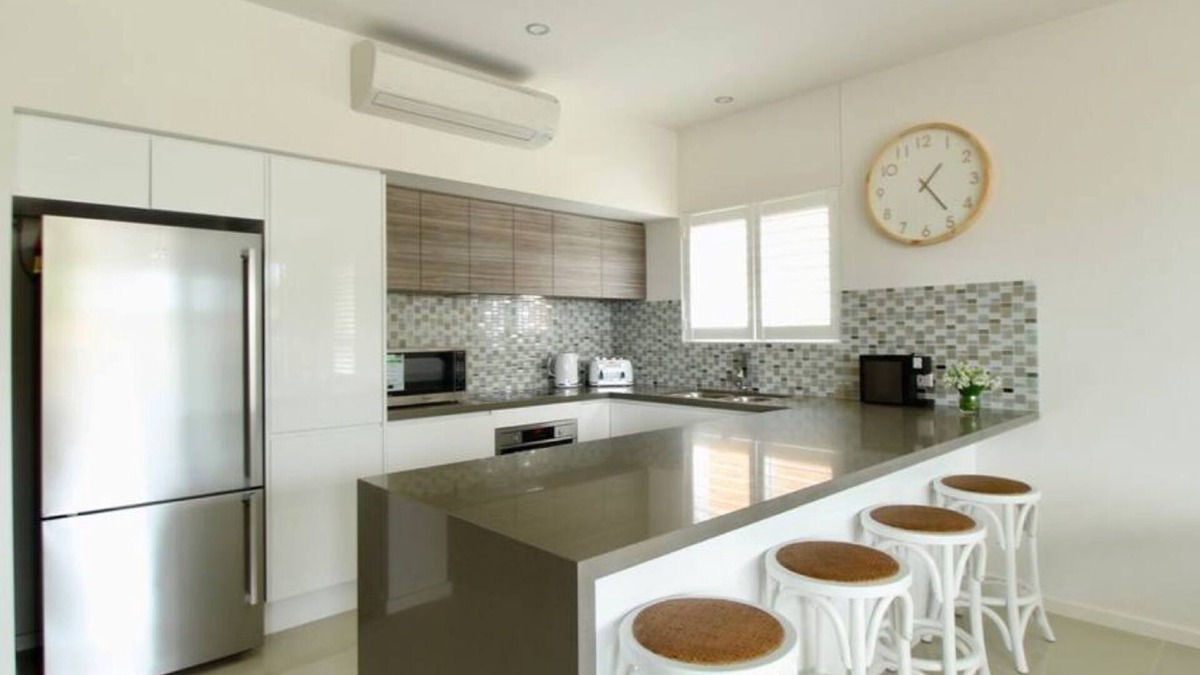 Huskisson Apartment | Avalon Apartment - 1 Bedroom WINTER SPECIAL! (Free WIFI, Linen, A/C, Netflix & Garage)