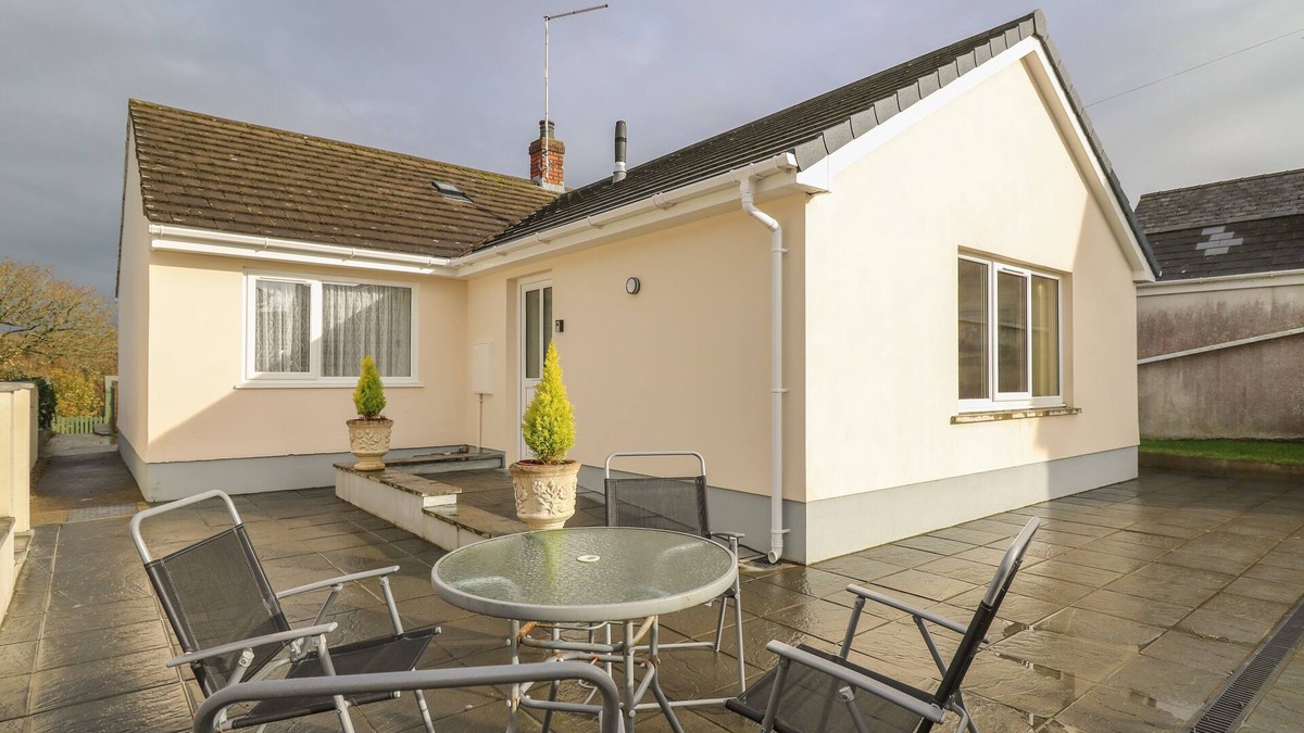 Cilgerran Cottage | AVALON, family friendly, character holiday cottage in Cilgerran