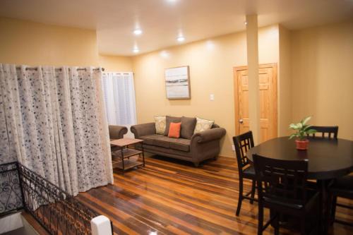 Georgetown Apartment | Avalon Regia 3 Bedroom Upstairs Apartment