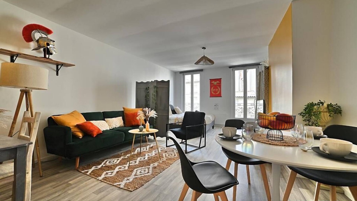 Saintes Apartment | Ave César - City Center, 4K TV, Gallo-Roman, Netflix