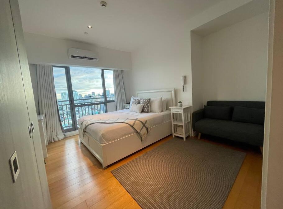 Makati Apartment | Aveline Suites Aesthetic Skydeck View ACQUA Private Residences near Rockwell Makati