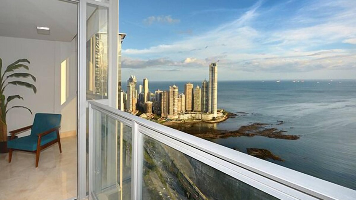 Panama City Condo | Avenida Balboa Gem! 2/2 impeccably furnished seafront apartment