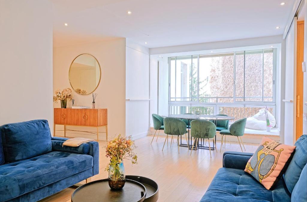 Champs-Elysees Apartment | Avenue Montaigne - Prestigieux 2BR