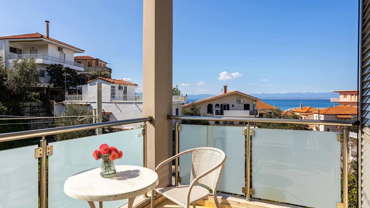 Avia House | Avia Blue Maisonette - Steps from the Sea