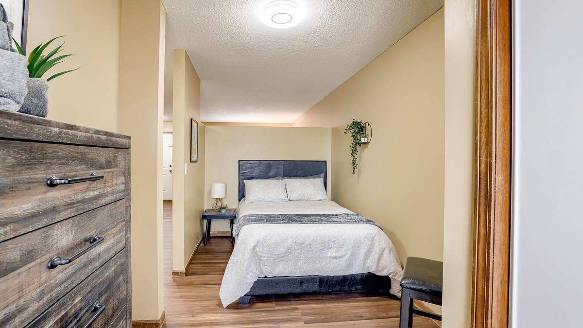 Platte City Apartment | Aviator's Lounge 1BR 1 BTH Free Parking WiFi - Easy Access Quite and Comfortable