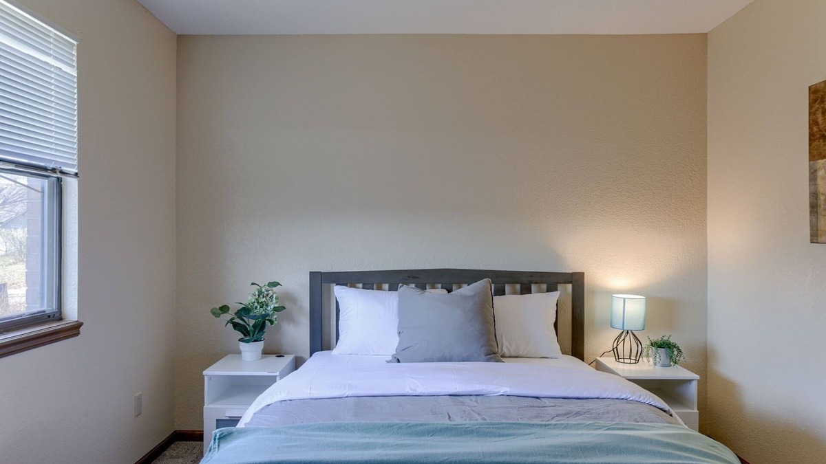 Platte City Apartment | Aviator's Lounge 2BR 1Bath WiFi Close to Airport Very Convenient Book your stay1