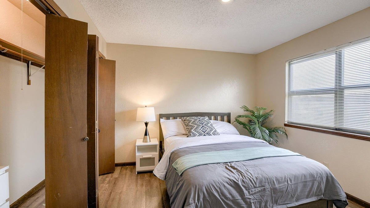 Platte City Apartment | Aviator's Lounge 2BR 1Bath WiFi Close to Airport Very Convenient Book your stay2