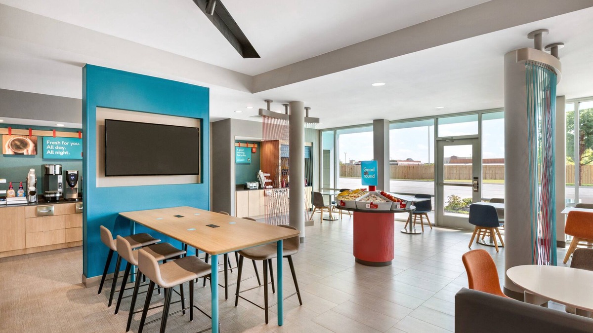 Des Plaines Hotel | avid hotel Chicago O’Hare – Des Plaines by IHG