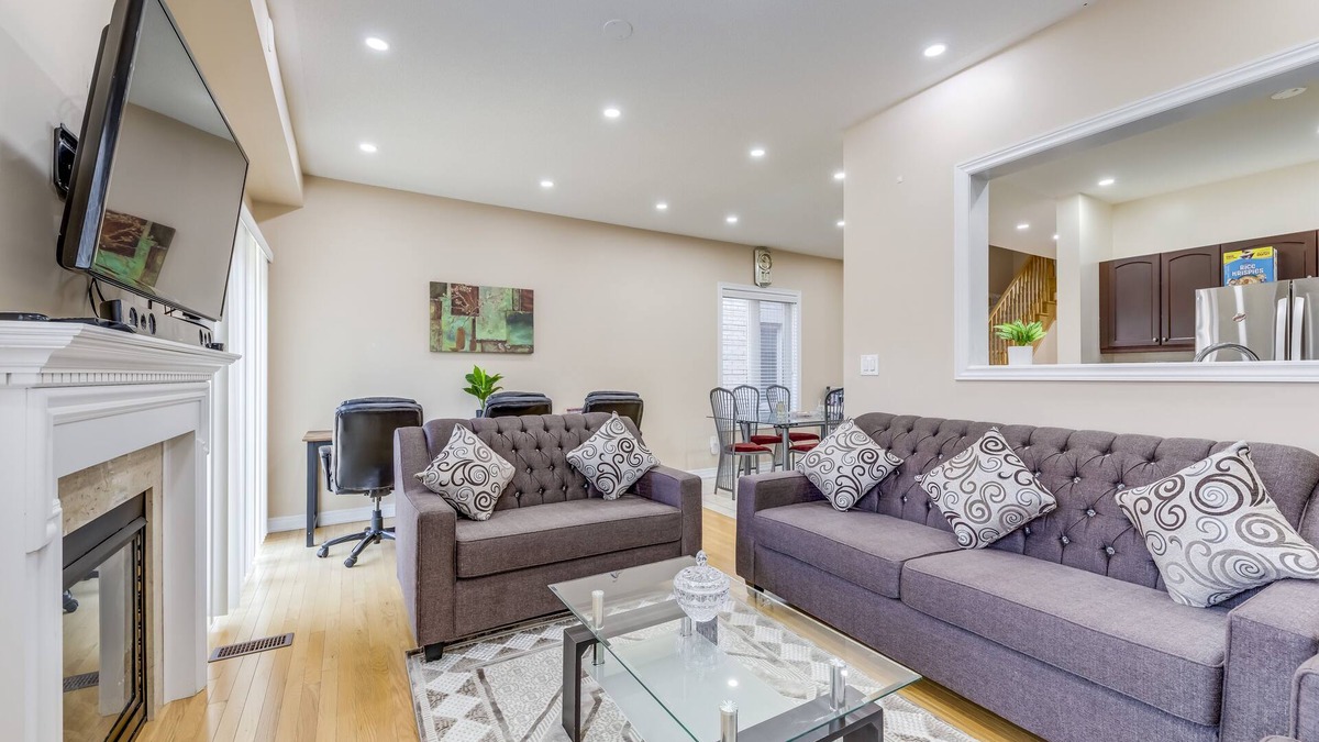 Lakeview House | AVID Vacation Palace in Castlemore,Brampton