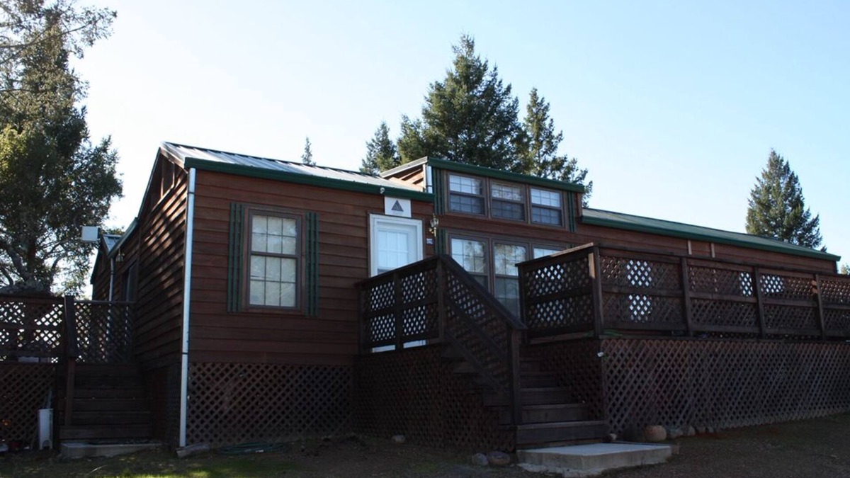 Geyserville Cabin | AVL Private Retreat Cabin with hot tub on private wooded property