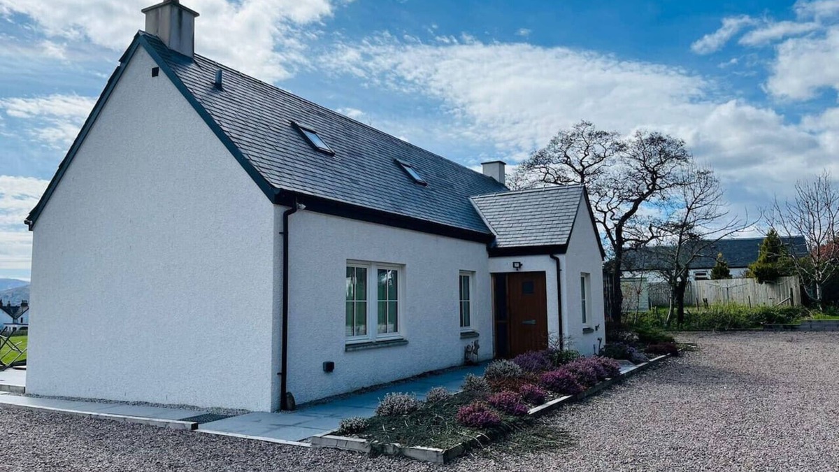 Onich House | Avoca Lodge in the village of Onich