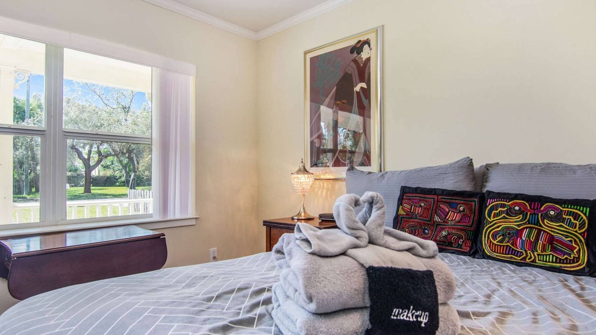 Tropic House | Avocado · Elegant Retreat Close to Beach & Arts District