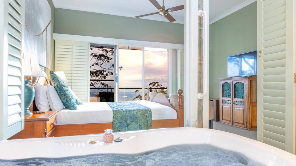North Tamborine Bed & Breakfast | Avocado Sunset B&B