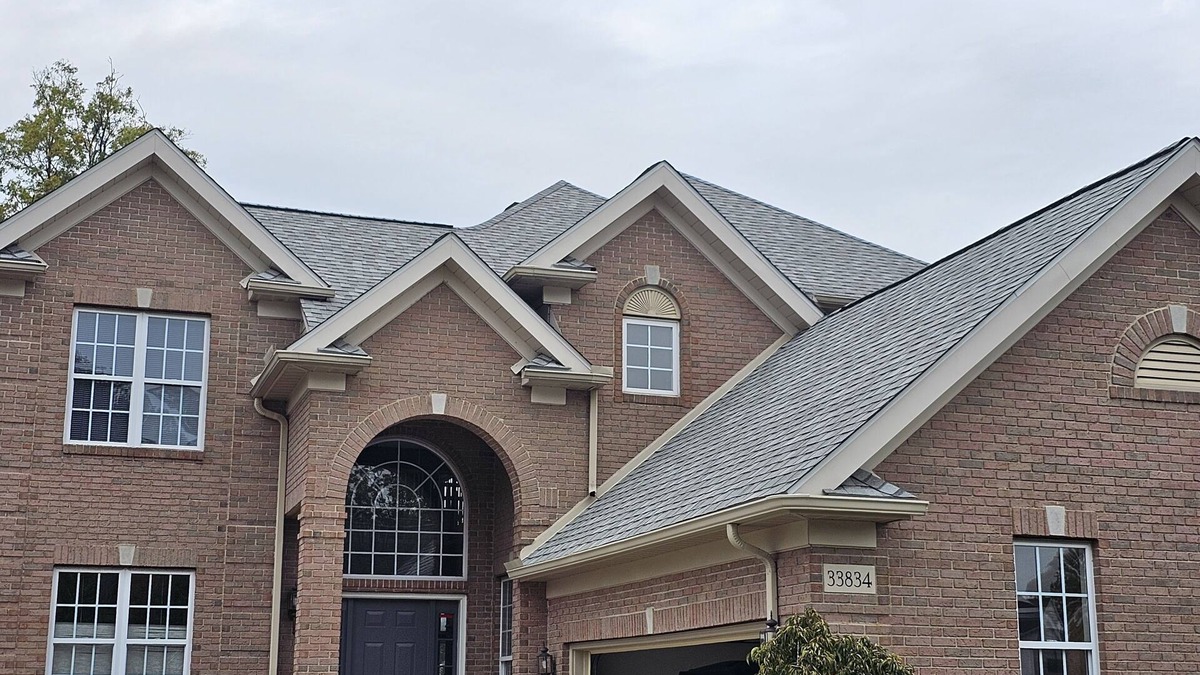 Avon House | Avon Lake, Avon golf course home, 1,000 s.f. open outdoor deck on course lake