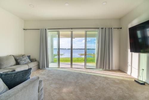 Florida South Atlantic Coast House | Avon Lakefront