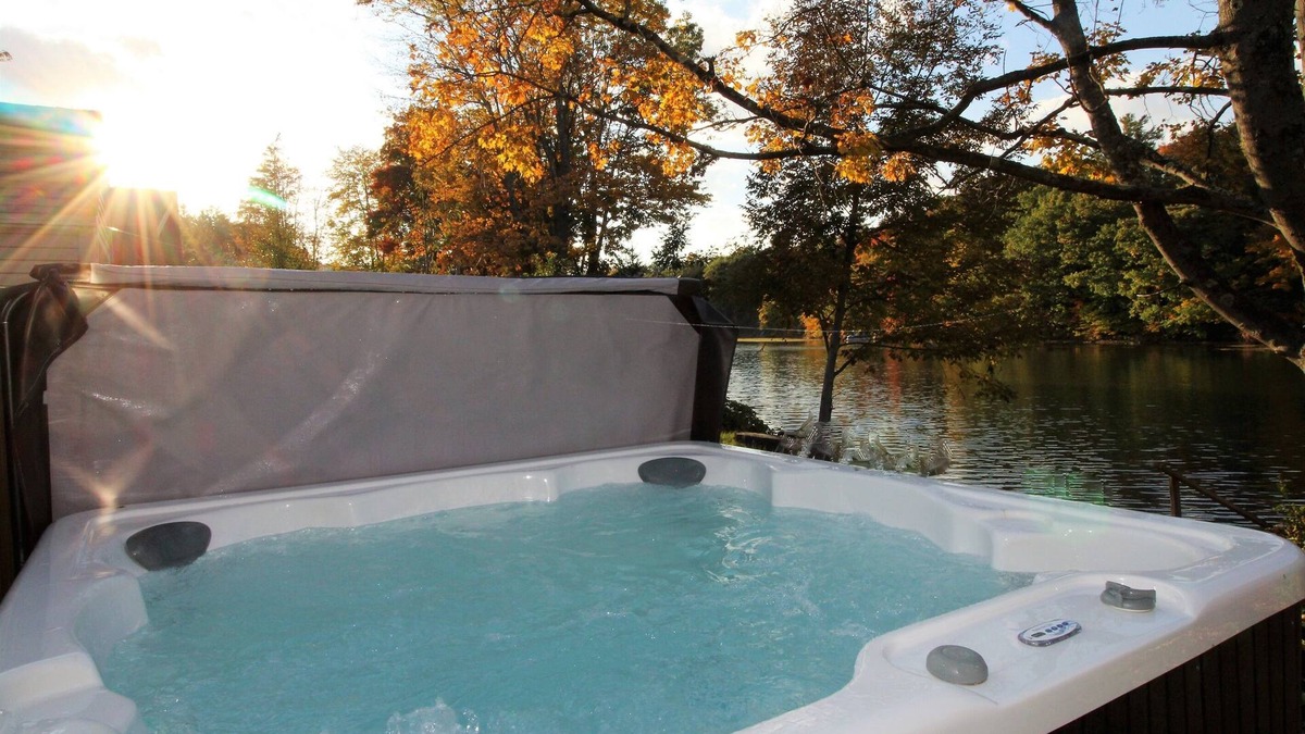 Maryland House | Avon Lakeshore - Waterfront retreat with hot tub!