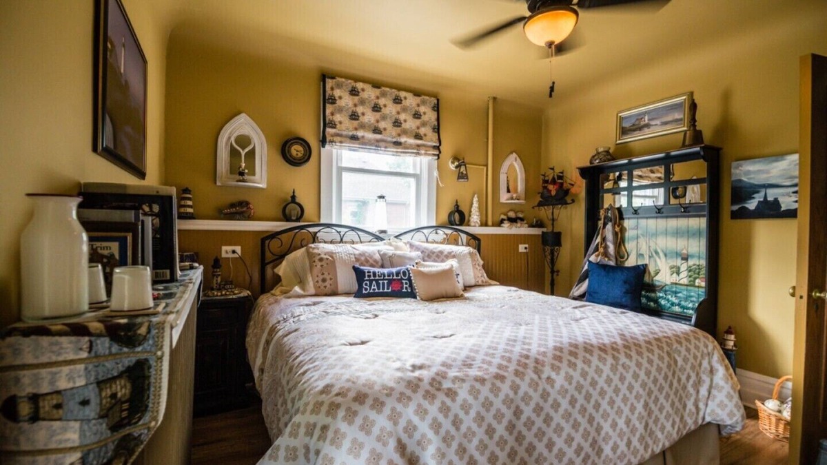 Stratford Bed & Breakfast | Avonview Manor- Experience Gracious Service with Style - Wickie's Aye Light