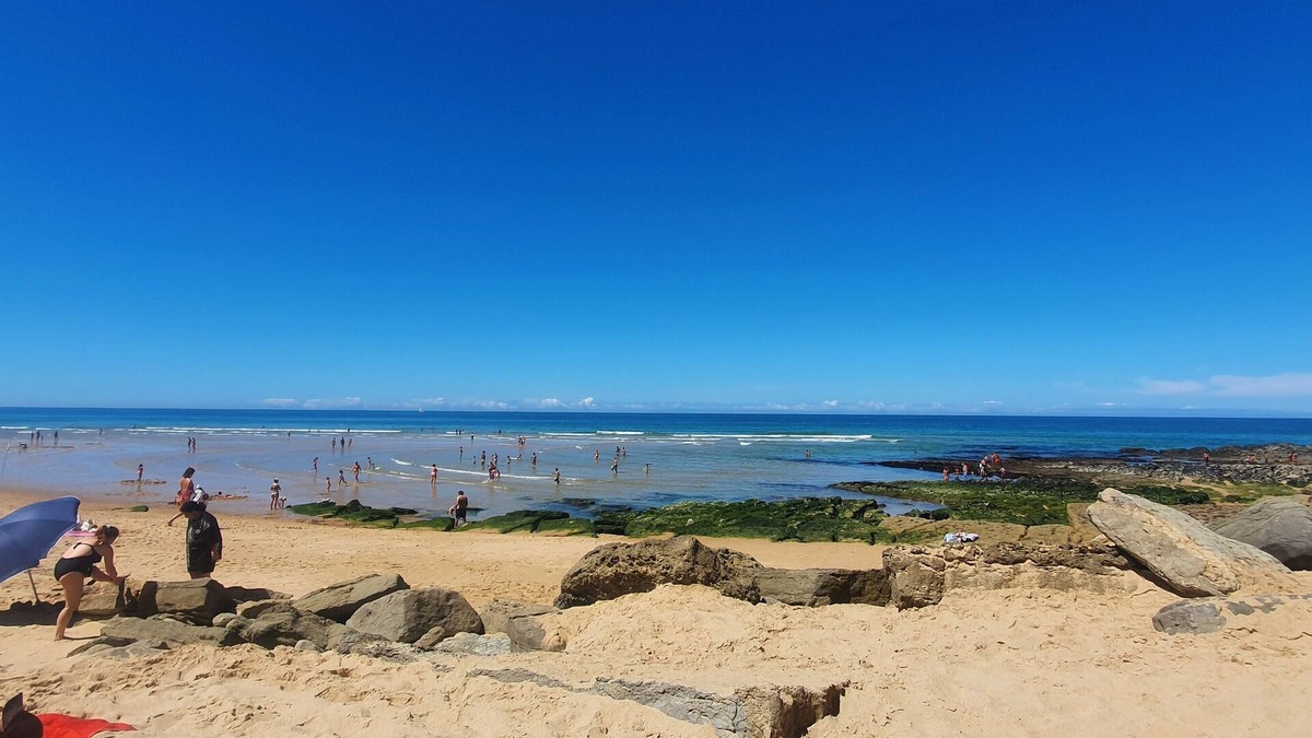 Praia das Macas Apartment | Awaiting you at Chez Nous the 1 bedroom home with a sea view. Sleeps 2 Guests