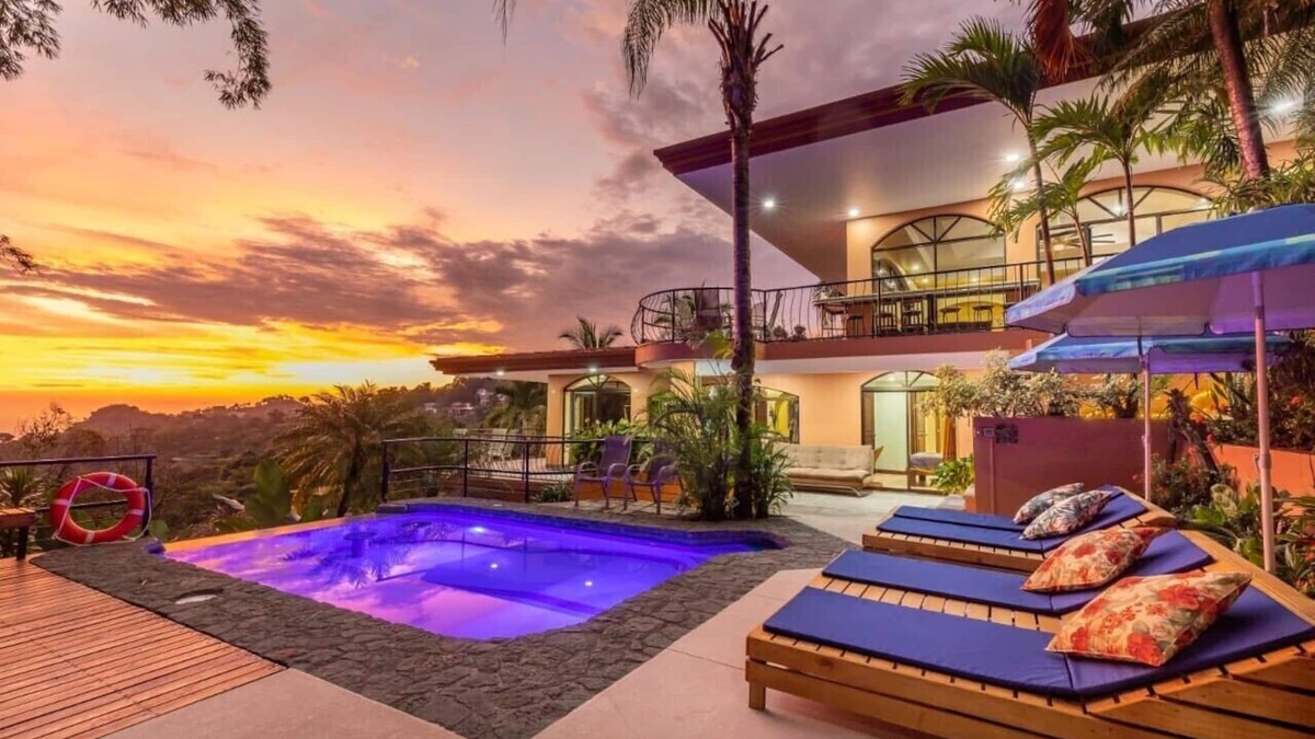 Manuel Antonio House | Award Winner: TripAdvisor's Luxury 'Top Vacation Rental'- Walk to Beach and Park