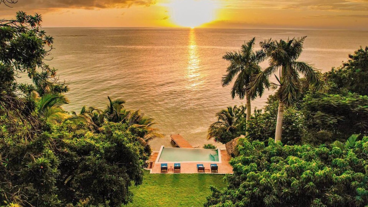 Belmont Villa | Award-winning villa with private beachfront and pool