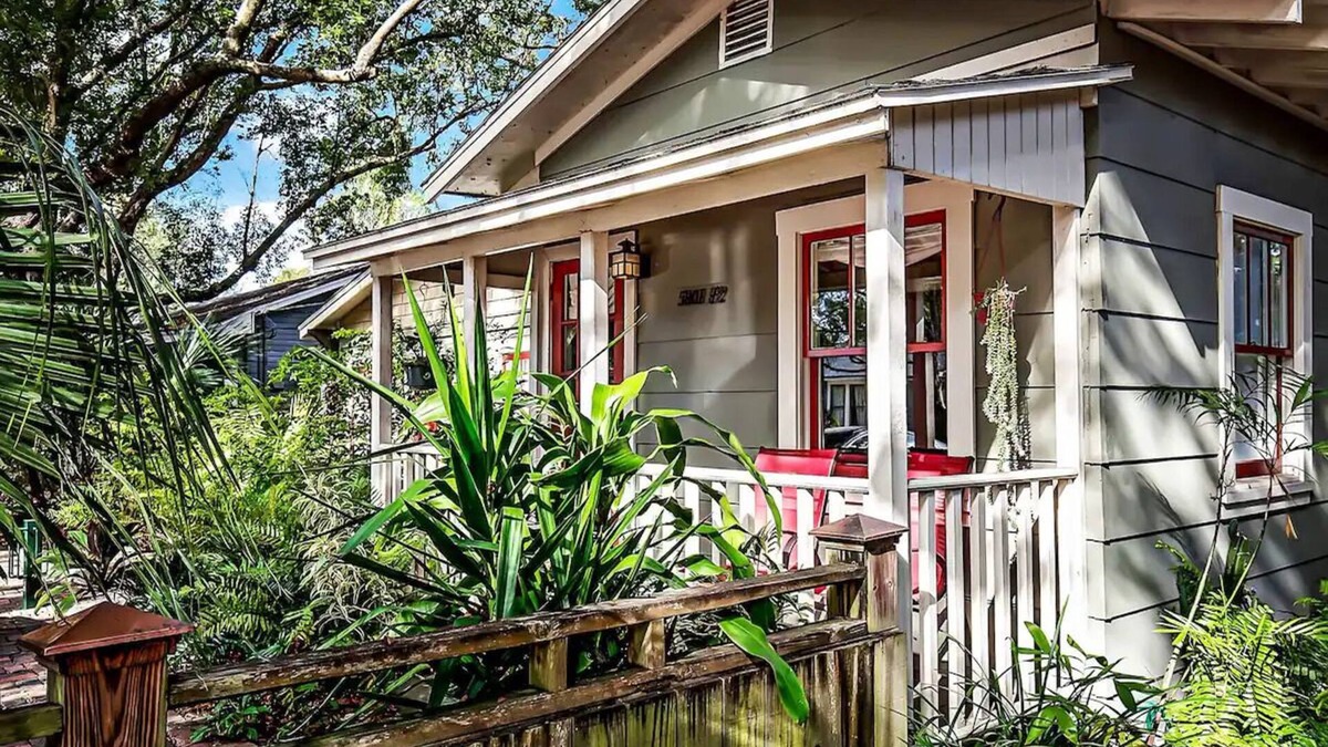 Seminole Heights Cottage | ★Award Wining★ 1923 Arts & Craft Cottage