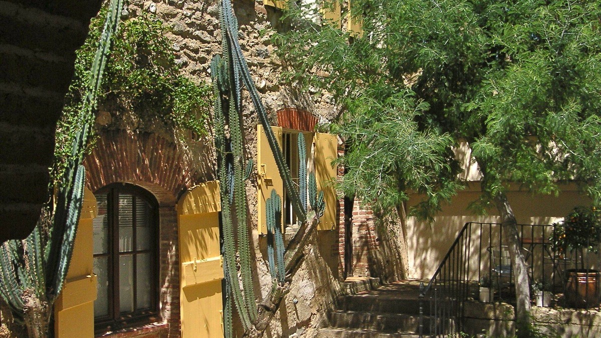 Vives Apartment | Award-winning Character Holiday Apartment in a Catalan Farmhouse ("Granados")